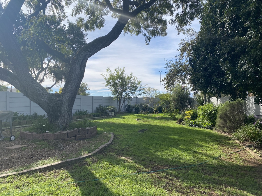 4 Bedroom Property for Sale in Durbanville Hills Western Cape